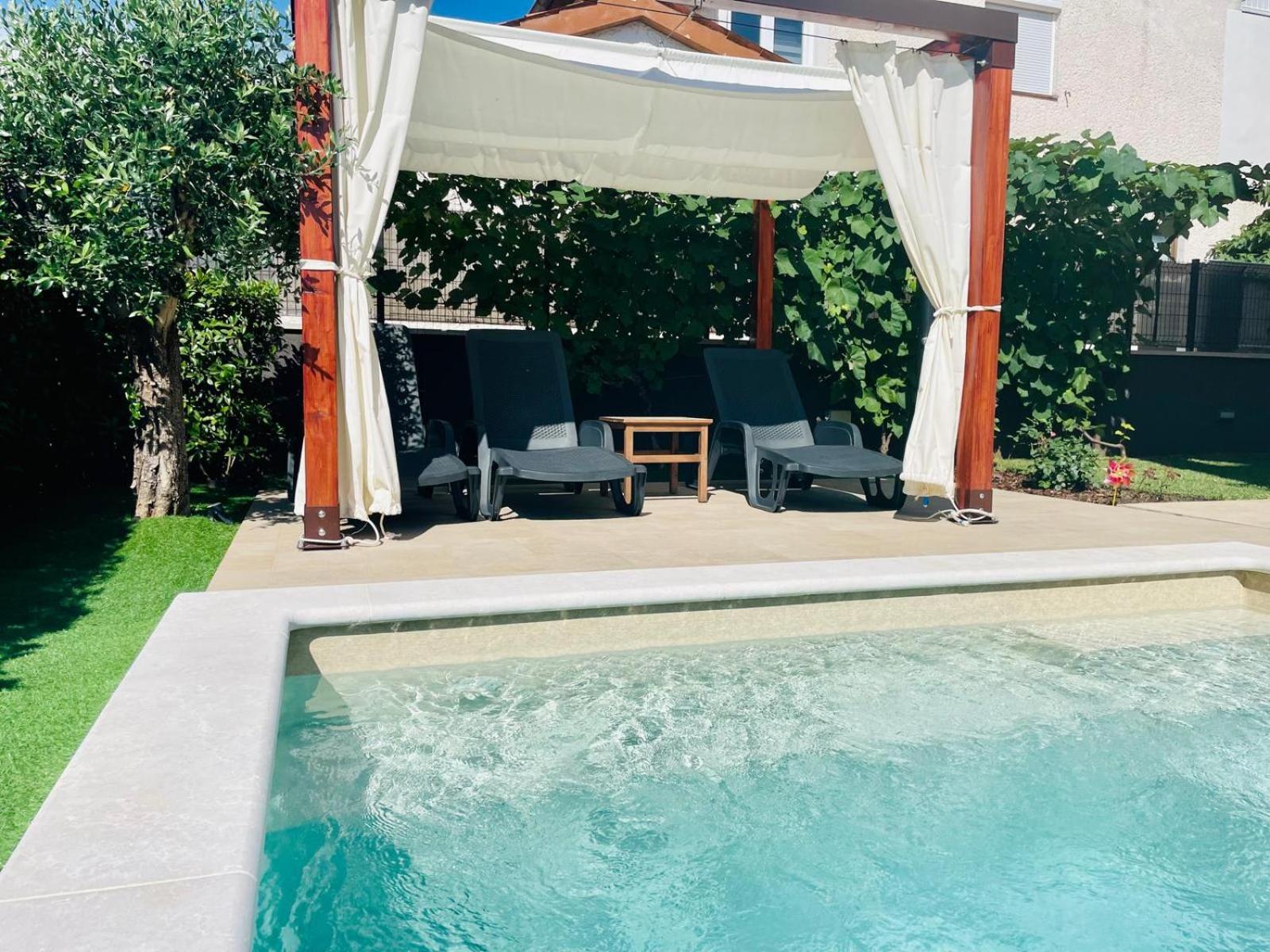 Boutique Apartment With Private Pool For Your Exclusive Use Novigrad Istria Exteriör bild
